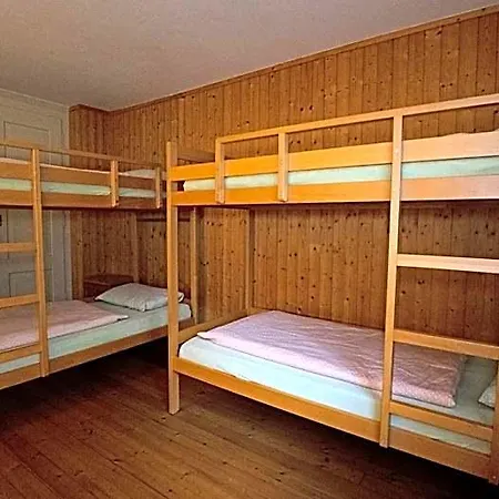 Youth Hostel *